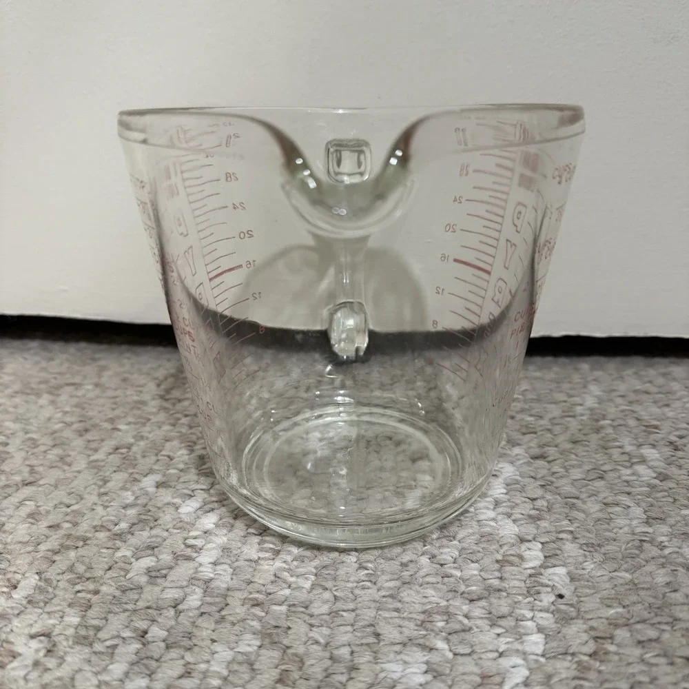 Vintage PYREX 1 Quart/4 Cup Measuring Cup with Red Lettering #532 D Handle USA